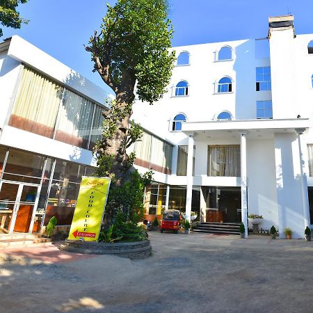 Capitalcity Hotel Бадулла Екстер'єр фото
