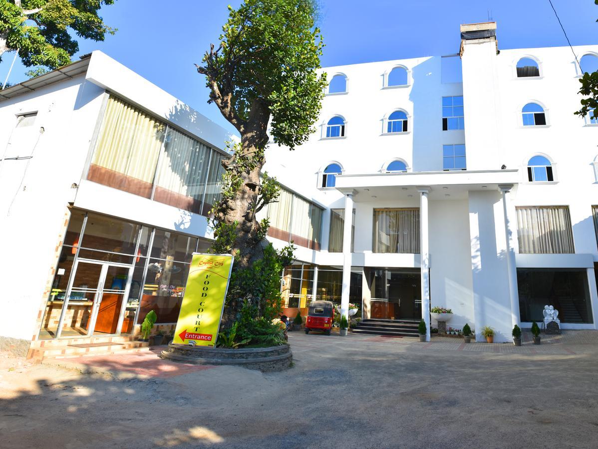 Capitalcity Hotel Бадулла Екстер'єр фото